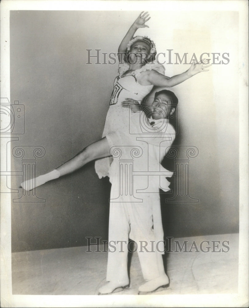 1941 Press Photo Gladys Lamb Rube Yocum Producer Costar -Ice Parade Of 1942- Historic Images