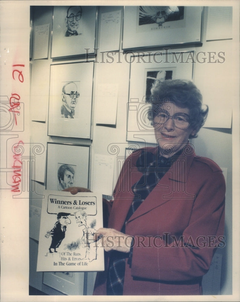 1988 Press Photo Pioneer Airline stewardess Karen Fischetti John- RSA75941- Historic Images