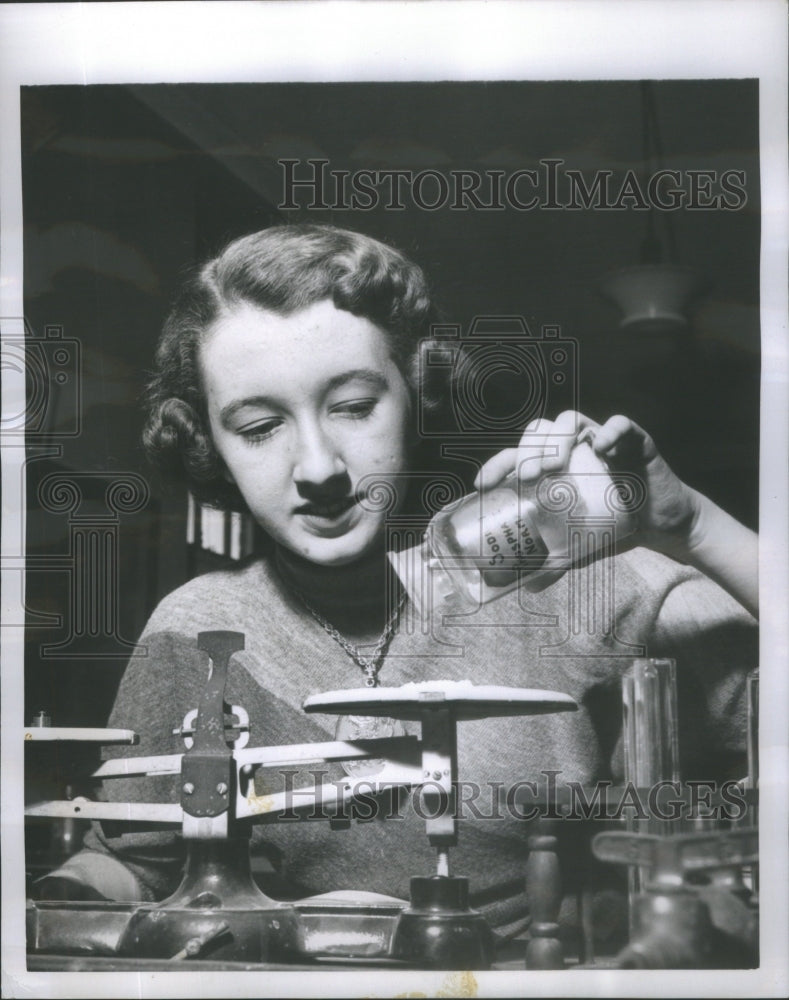 1954 Press Photo Mary Jeanne Kreek Senior at Woodrow Wilson High School- Historic Images