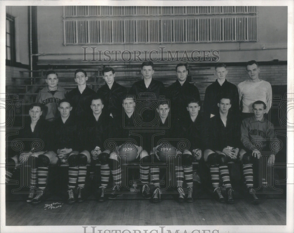 1985 Press Photo Teenager Hugh Hough flanked Ill-fated buddies Reed Larson- Historic Images