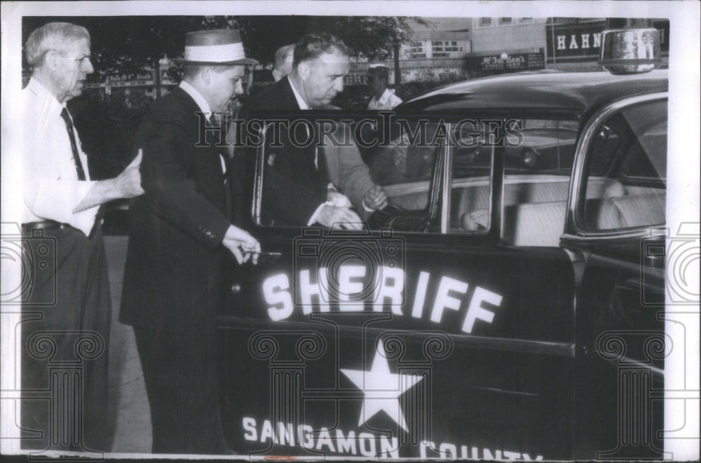 1956 Press Photo Former State Auditor Orville E. Hodges Leaving Courthouse- Historic Images