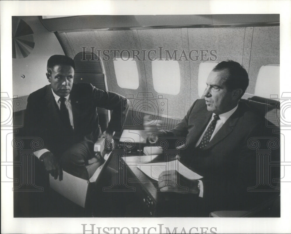 1978 Press Photo Haldmen Nixon plane Tricia draft aboard campaign October- Historic Images