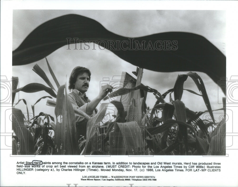 1986 Press Photo Artist Star Herd paint Cornstalk Kansas Farm Landscapes West- Historic Images