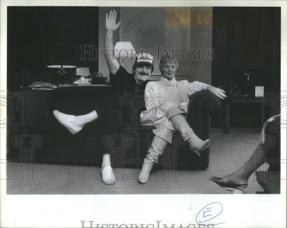 1982 Press Photo TV star Marty Ingels and wife actress Shirley Jones in Chicago- Historic Images