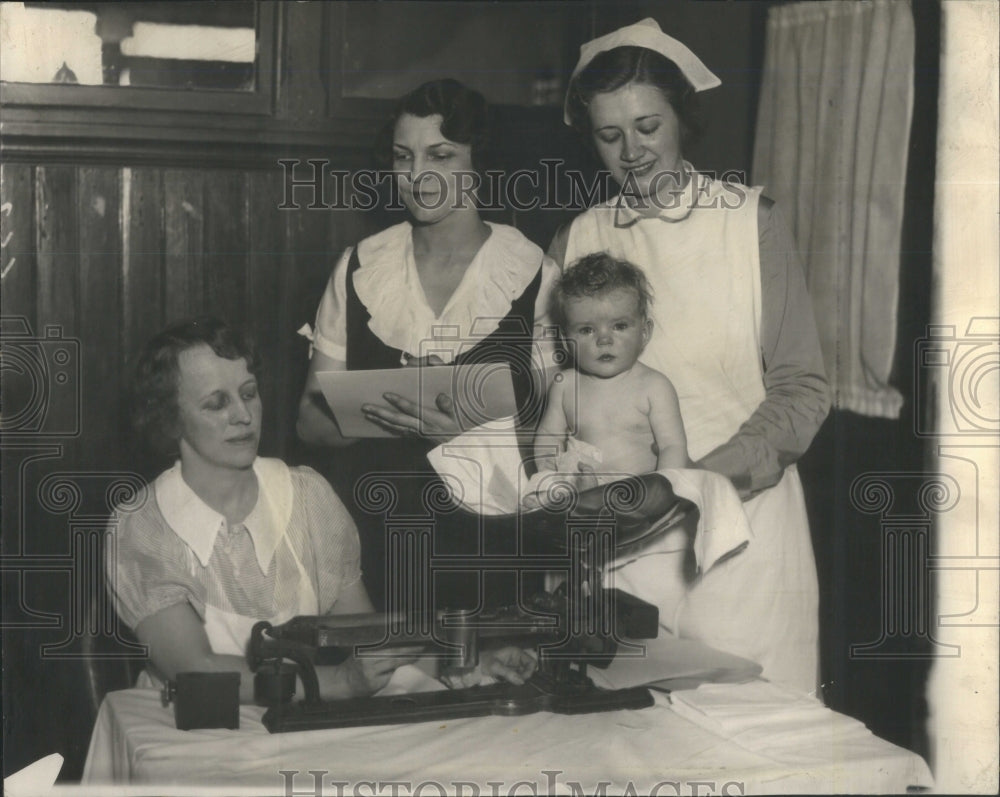 1933 Press Photo Baby Alice Wood Welfare Halsted Carnival Shawnee Club Wilmette- Historic Images