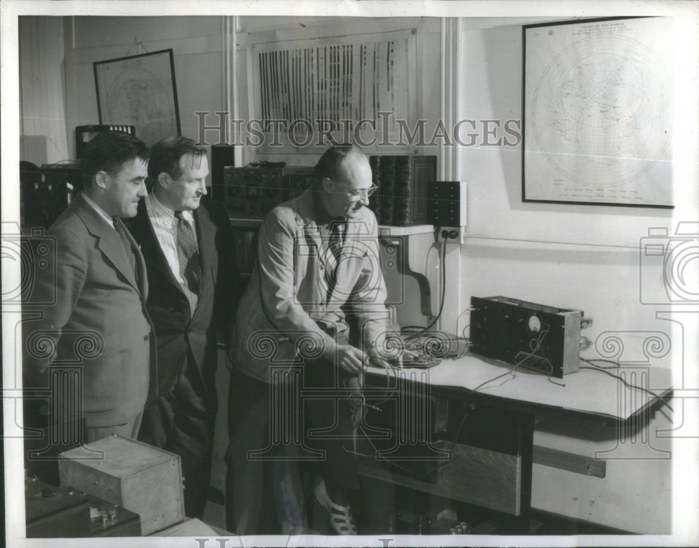 1942 Press Photo John Hays Hammond Gloucester Inventor Radio Transmit Receiver- Historic Images