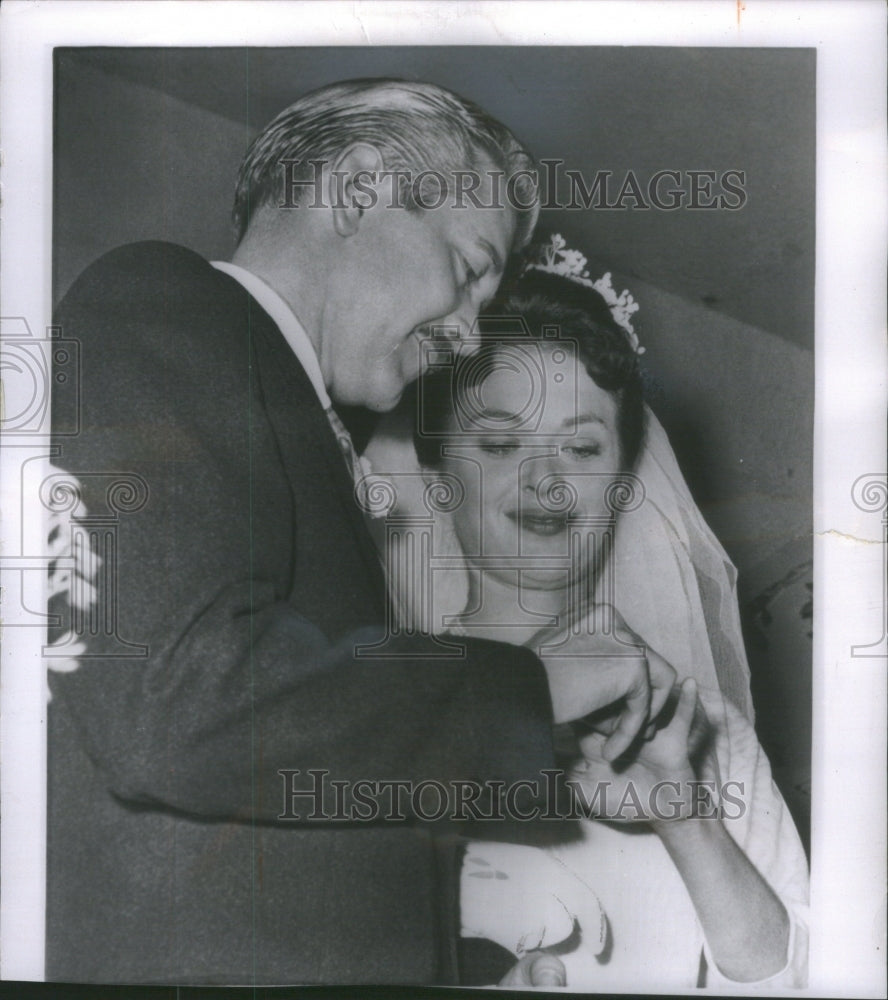 1960 Press Photo Importer Vincent Hillyer Actress Milly Vitale Wedding- Historic Images