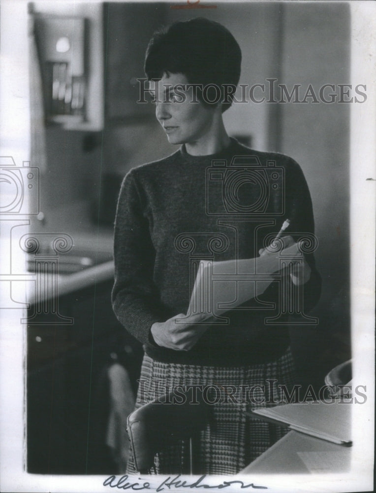 1969 Press Photo Alice Hudson Investment Club Treasurer Illinois- RSA80793- Historic Images