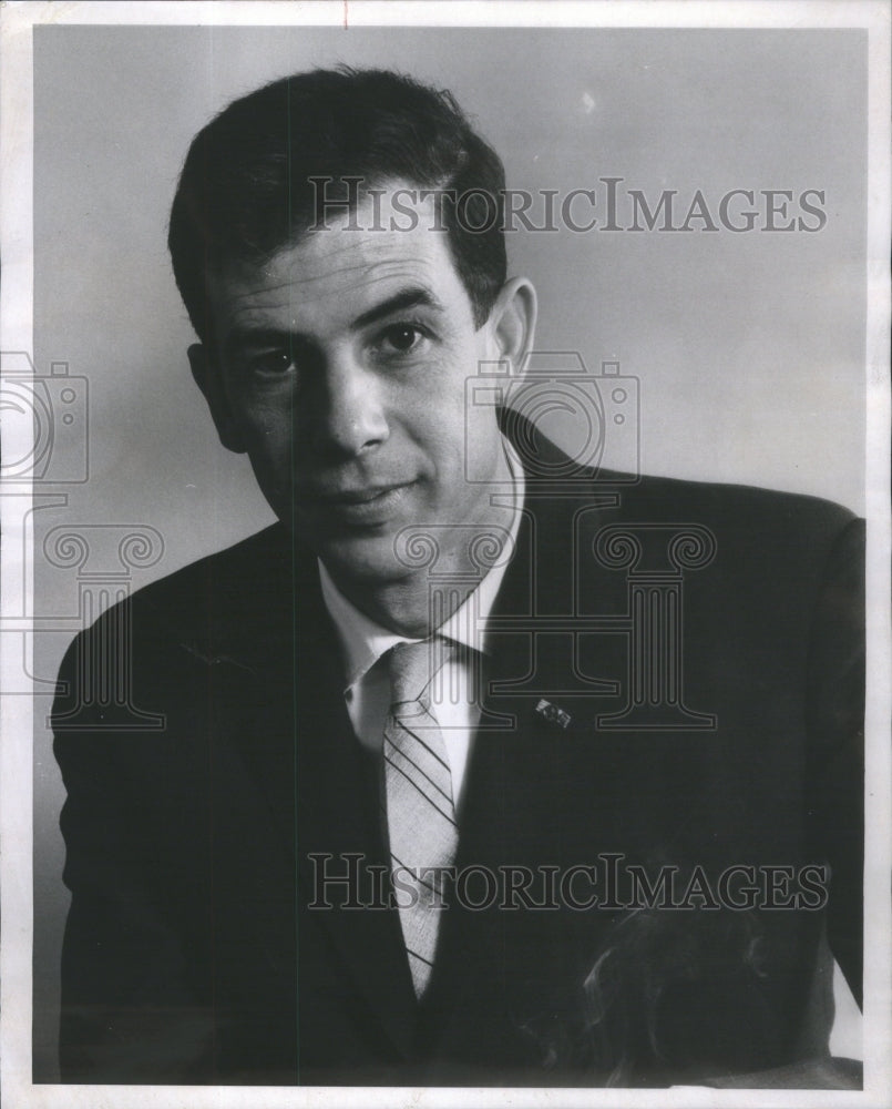1967 Press Photo Usama Khalidi Doctor pose wears suit- RSA80937- Historic Images