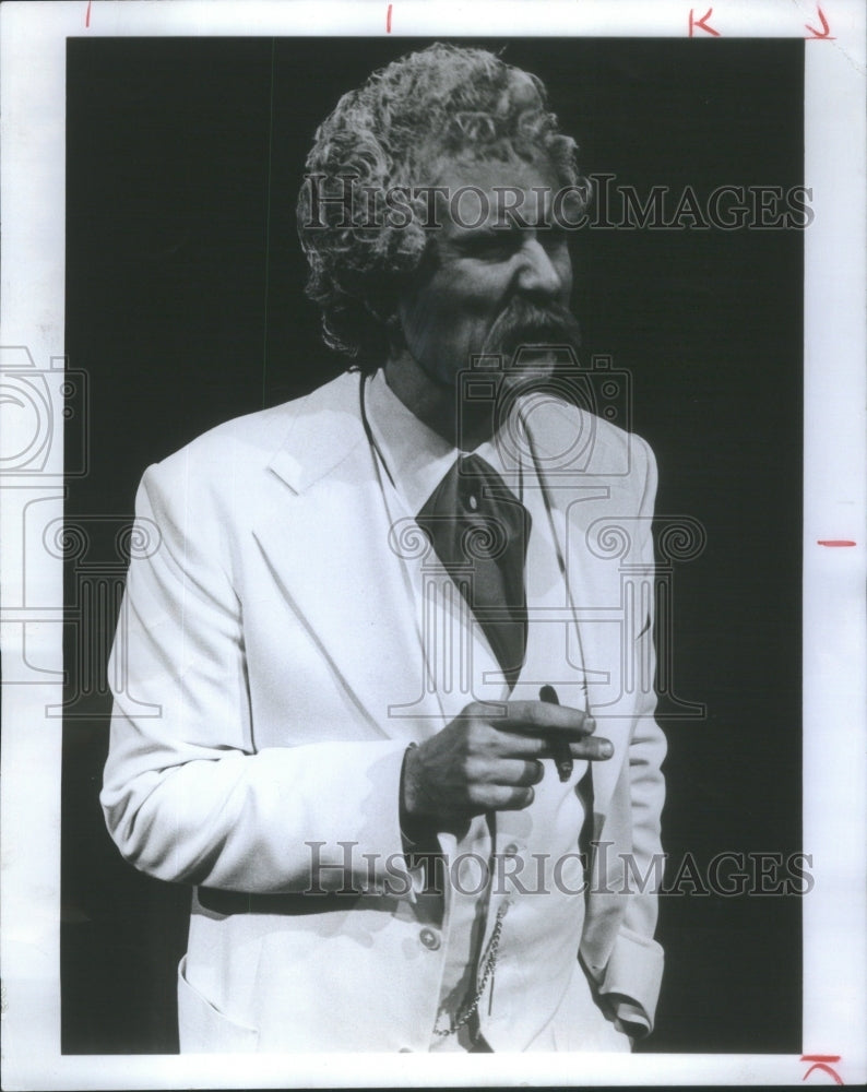 1977 Press Photo Richard Henzel Chicago-Base Film Voice Over Actor- RSA82129- Historic Images