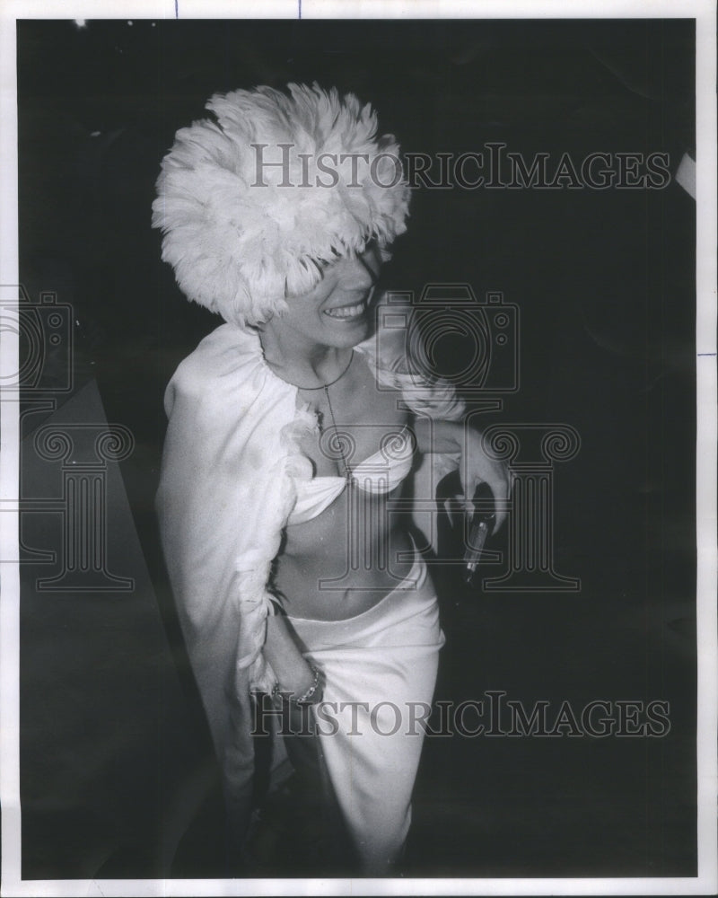 1975 Press Photo Karen Barone husband Tony designed Bigspy Kruthers decor- Historic Images