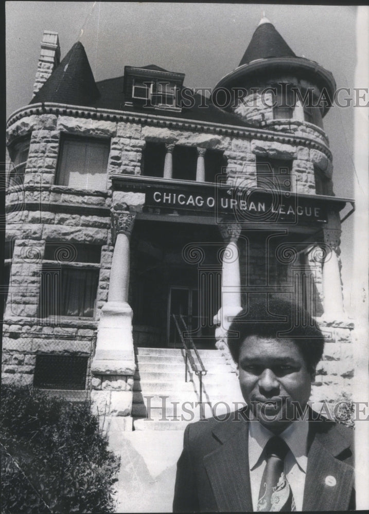 1976 Press Photo James Compton Boston Urban Hostility Danger- RSA83245- Historic Images