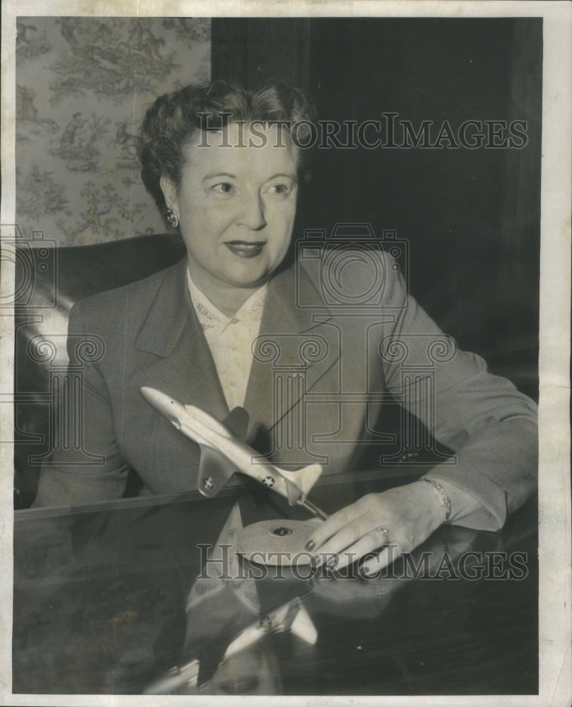 1953 Press Photo First Chicago Jet Plane Pilot Conel With Model Airplane- Historic Images