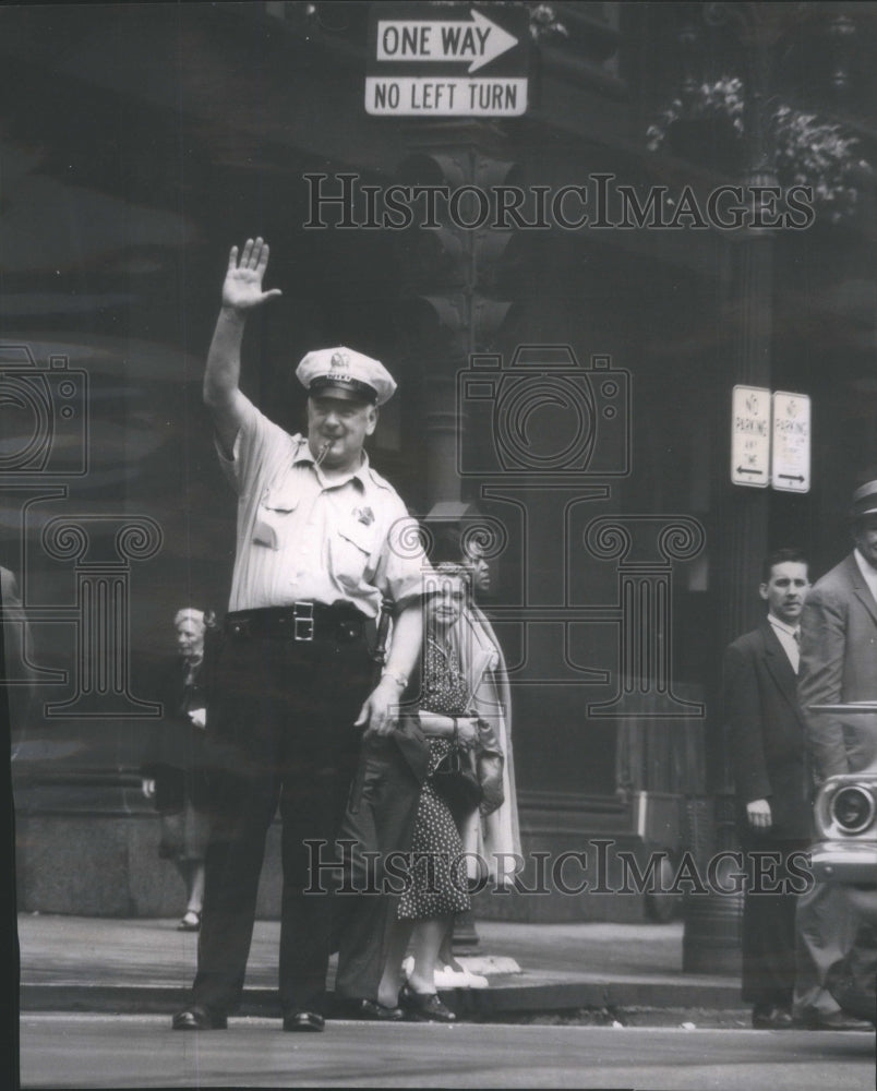 1961 Press Photo Traffic Police Change Shirts- RSA84977- Historic Images