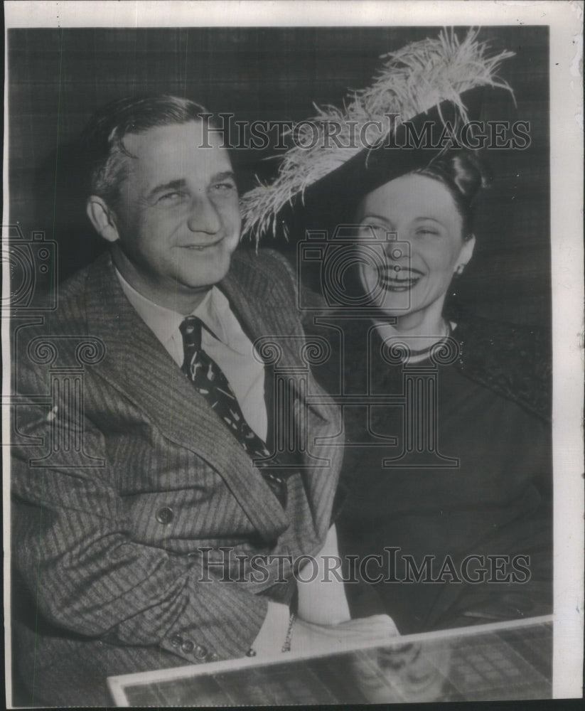 1945 Press Photo Mervyn LeRoy Film Producer Mrs Kathryn Spiegel Chicago Wedding- Historic Images