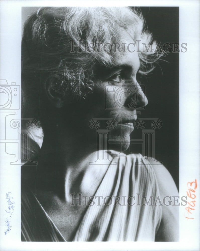 1995 Press Photo Choreographer Maggie Kast to receive an award- RSA90101- Historic Images