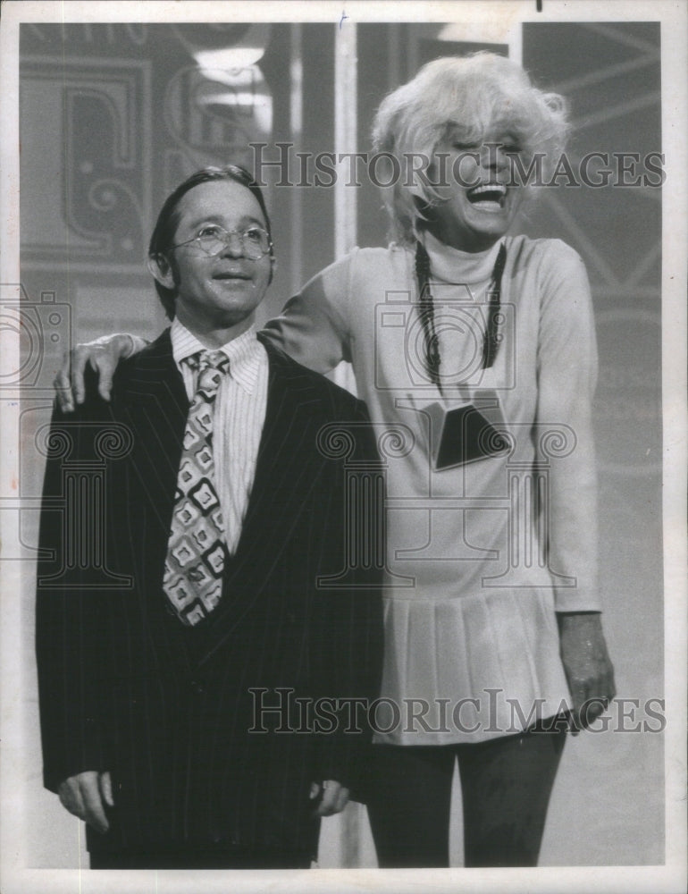 1970 Press Photo Actress Carol Channing With Arte Johnson On NBC- RSA91359- Historic Images