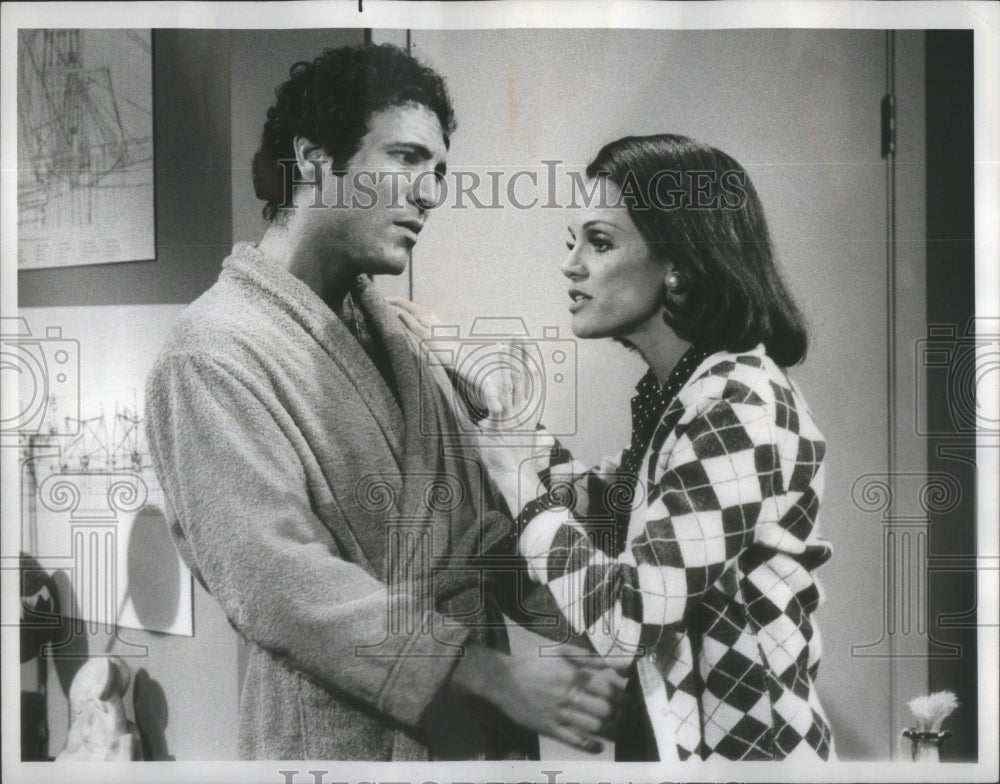 1974 Press Photo Actors Valerie Harper And David Groh In CBS Television "Rhoda"- Historic Images