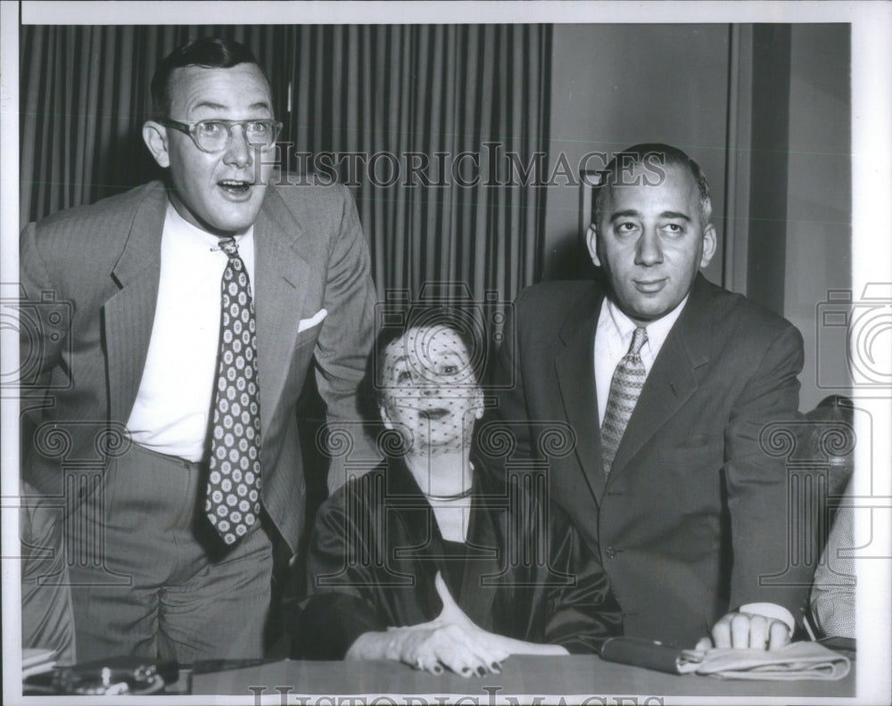 1955 Press Photo Mrs Marion Throne Montgomery Ward Throne Joseph Gallo Attorney - Historic Images