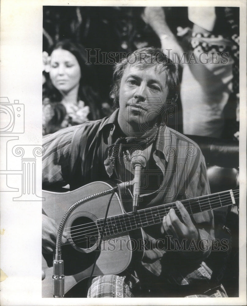 1970 Press Photo English actor Playboy After Dark party entertainer - Historic Images