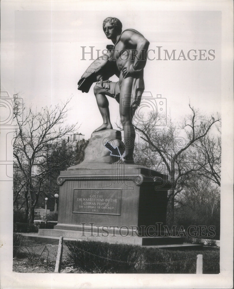 1913 Press Photo Goethe German People Chicago Statue - Historic Images