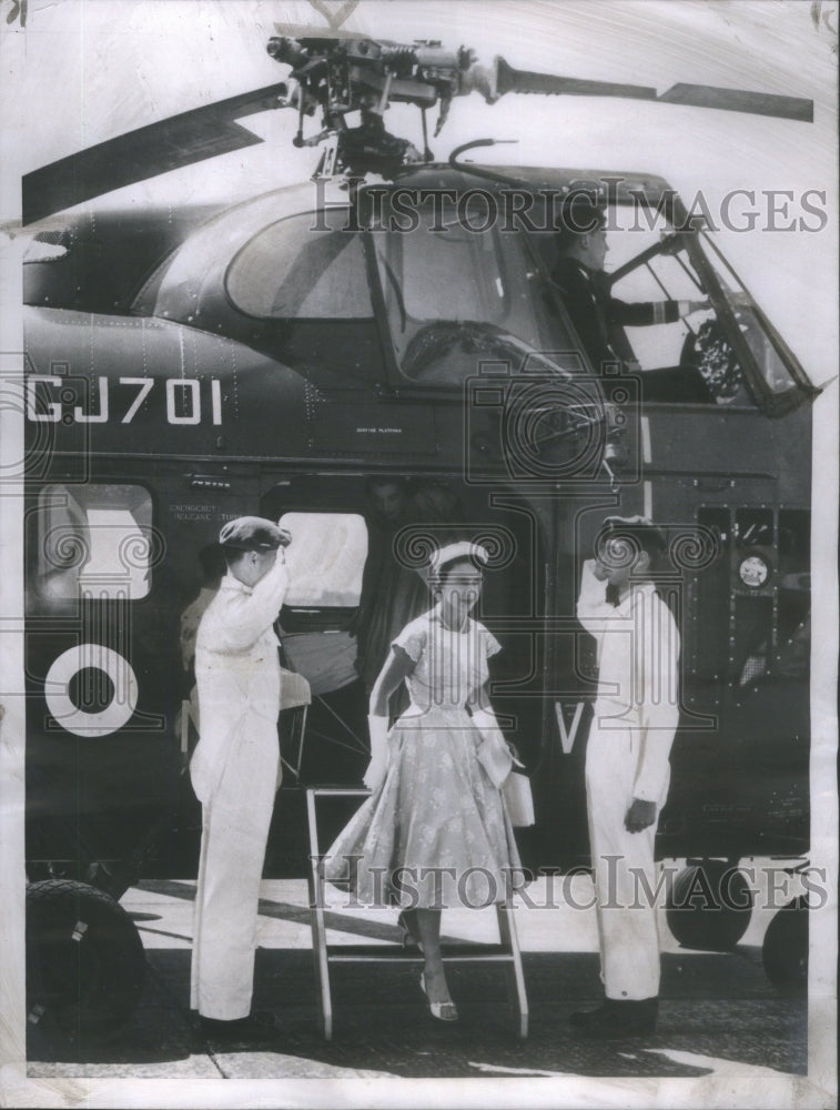 1955 Press Photo Princess Margaret Arrive England by Helicopter- Historic Images