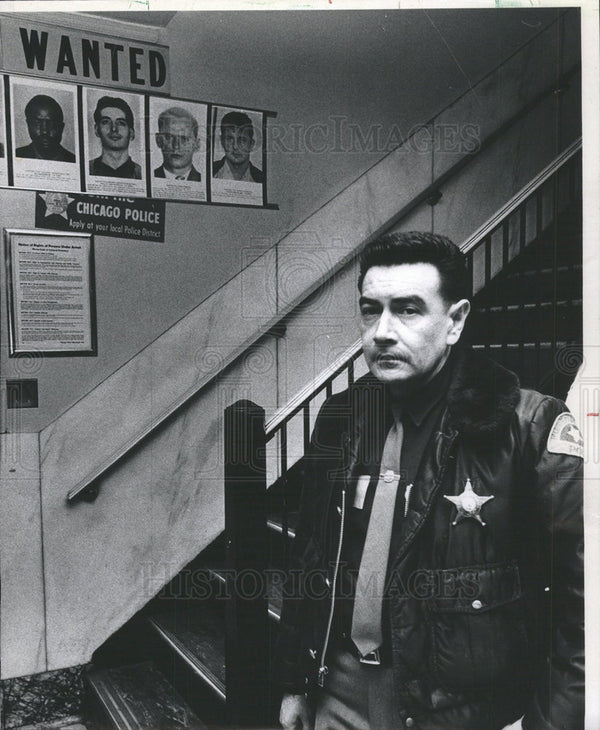 1968 Press Photo Chicago police officer Raymond Rocha reports his own ...
