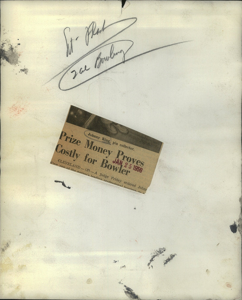 1958 Press Photo Johnny King Pin Collector Prize Money Bowler Judge - RSC00919