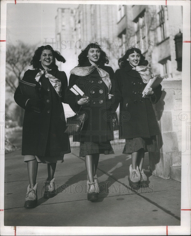 1948 Press Photo Lower Sherry Jeannette Minnette twins class day dresses Bopnnet