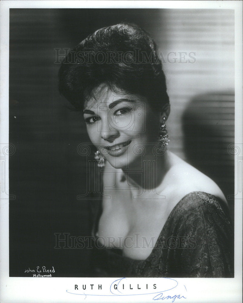 1968 Press Photo Ruth Gillis singer musician entertainer stage performance