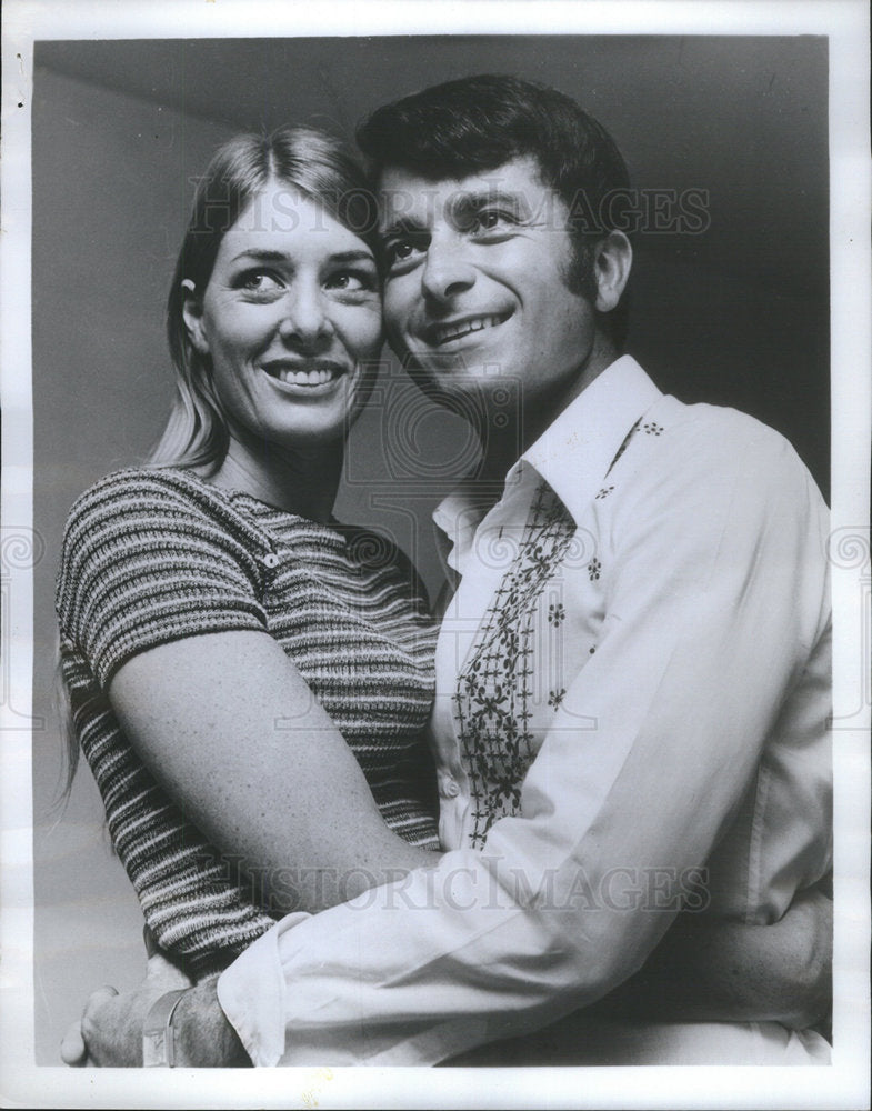 1971 Press Photo Sharon fay Koch Photo Illustrate Time Post Slugged Love Enclose