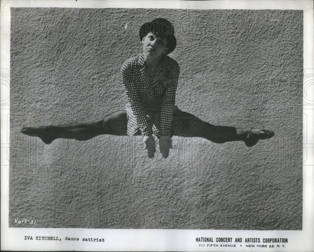 1958 Press Photo Allied Corporation Hurry Managing Director Kitchen Dance