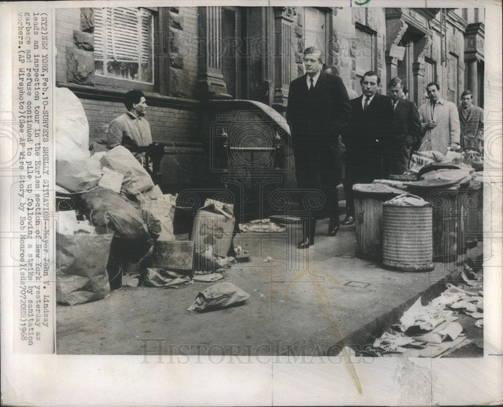 1968 Press Photo Mayor John Lindsay leads inspection tour Harlem New York