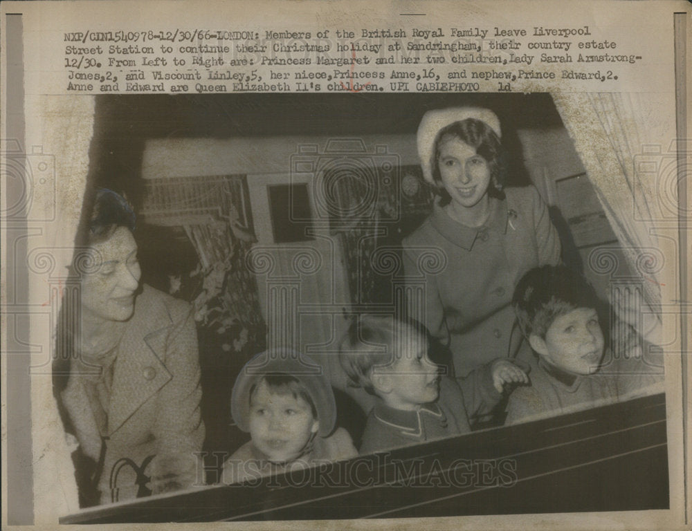 1966 Press Photo Members of the British Royal Family.- Historic Images