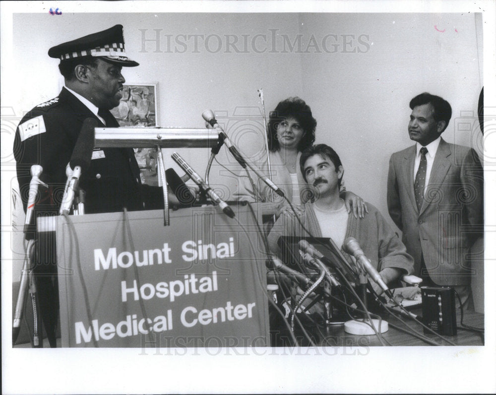1988 Press Photo Chicago Police LeRoy Martin Wounded Hero Officer Jaglowski