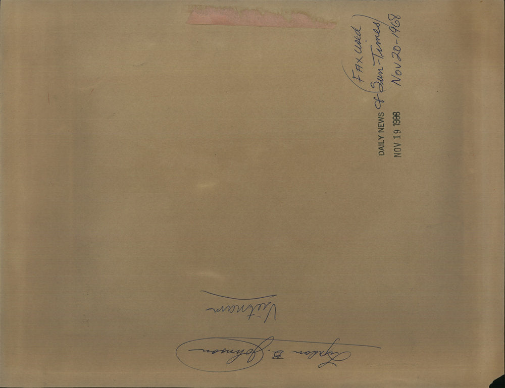 1968 Press Photo Johnson Turns To Address Army Hero Presented Medal In Ceremony