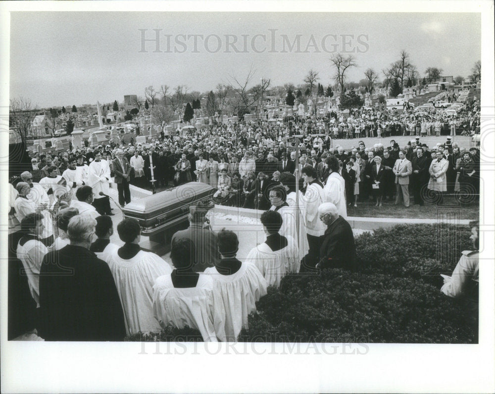 1929 Press Photo Spectators Ceremony Cript Dolan Wilsch Bearers Family Cody