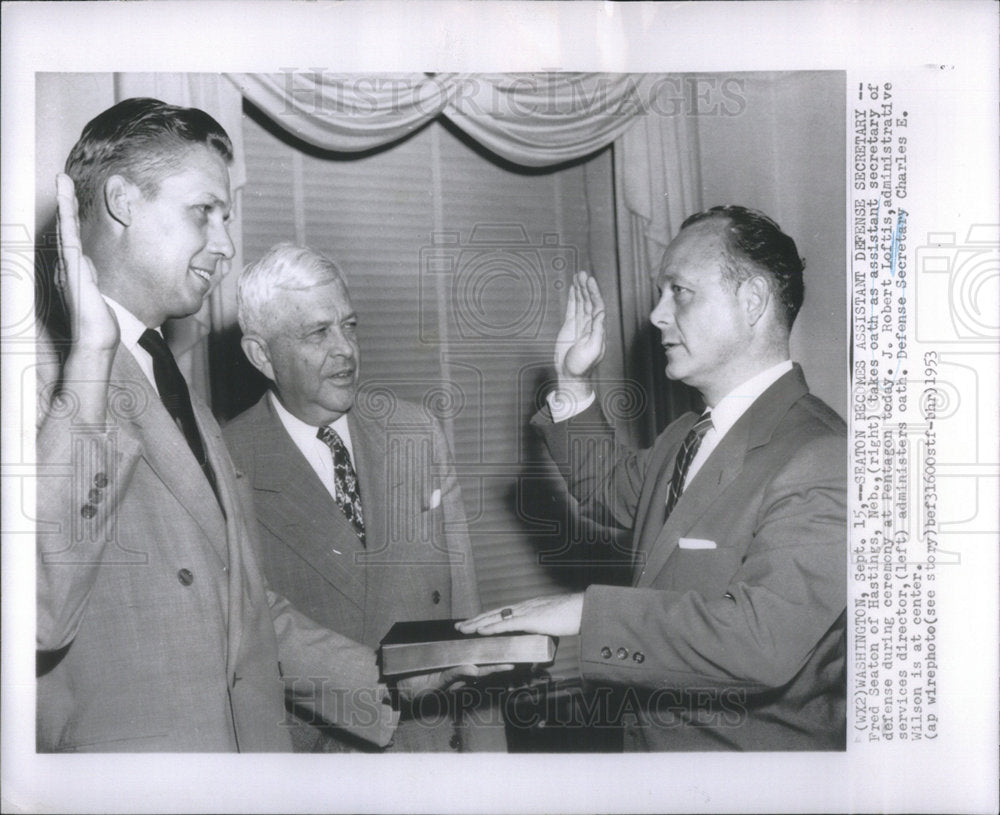 1953 Press Photo Fred Seaton Pentagon Hastings assistant secretary Robert Loftis