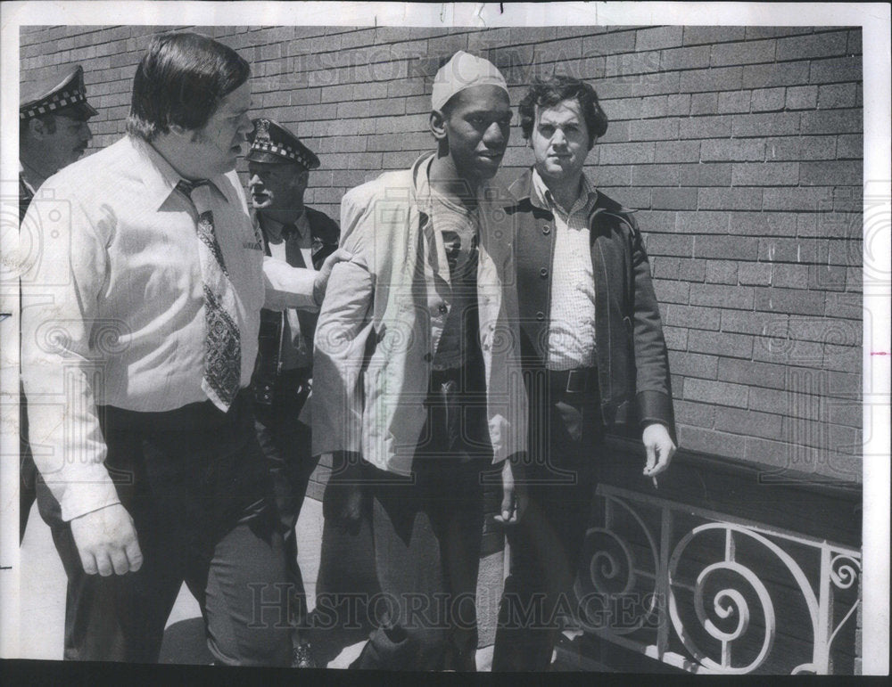 1976 Press Photo Harry Jenkins is Escorted and Charged with Attempted Murder