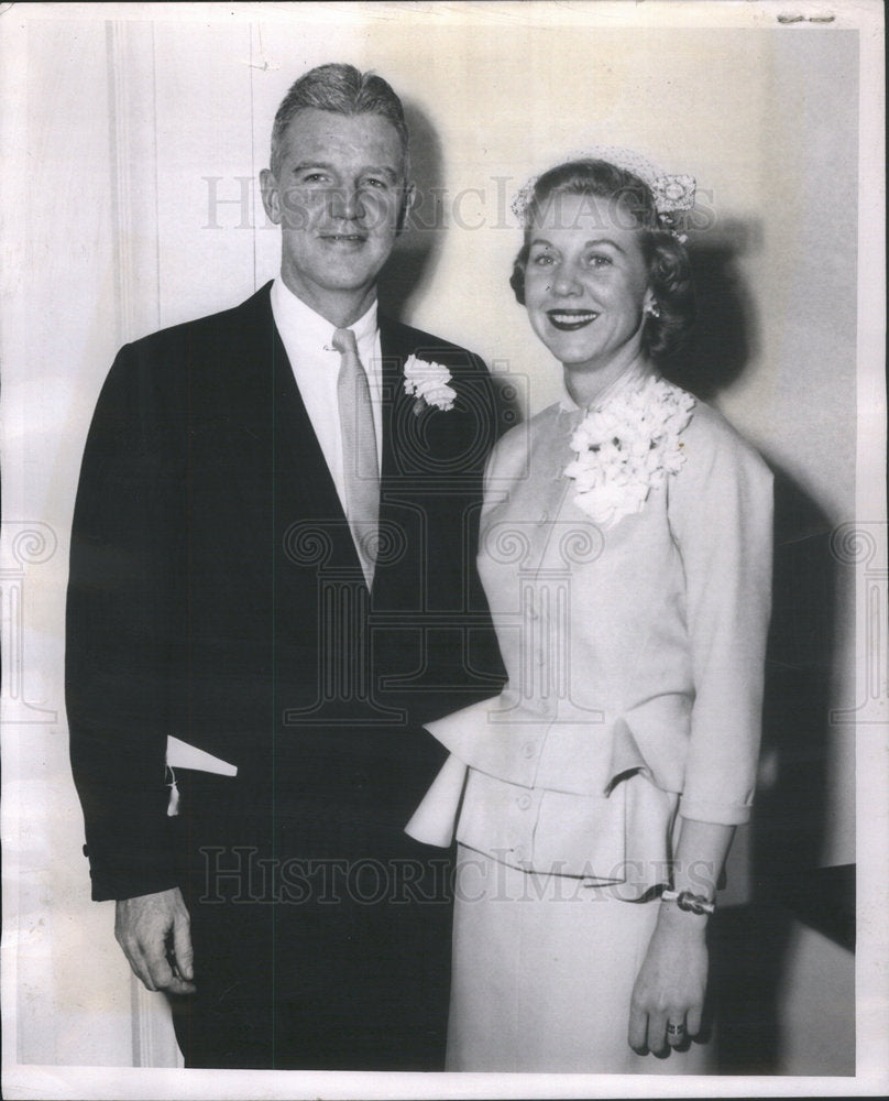 1957 Press Photo Parchment Beige Chiffon Serge Fashion Dress Amrker Suit Former