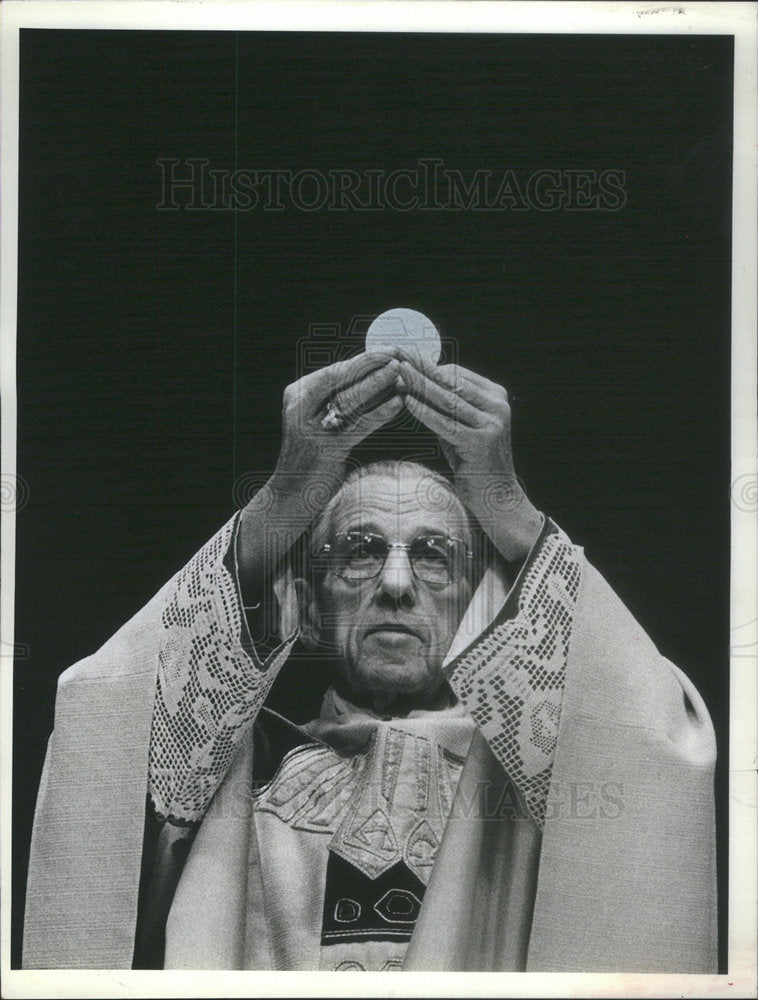 1987 Press Photo John Cardinal Cody principal celebrant minister ring century