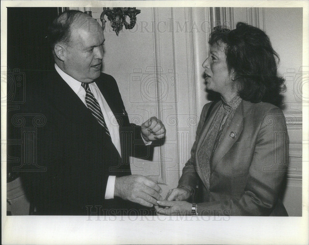1981 Press Photo Eugene Kennedy author "Father's Day" with Mrs. Walter Schwimmer