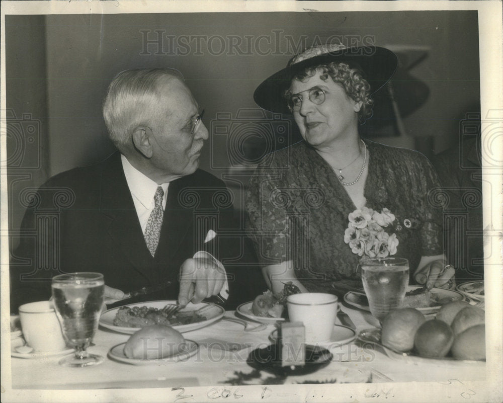 1938 Press Photo Samuel Insull George cook Adams British Ols People home hotel- Historic Images