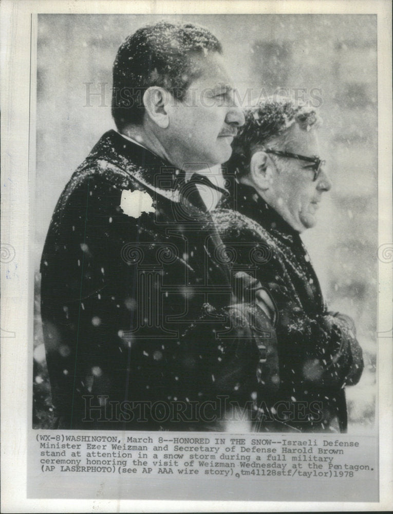 1978 Press Photo Israeli Defense Minister Ezer Weizman &amp; Harold Brown- Historic Images