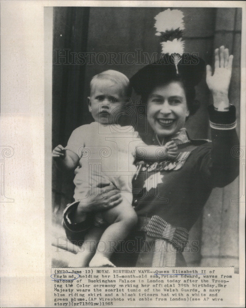 1965 Press Photo Queen Elizabeth II England Prince Edward Buckingham Palace- Historic Images