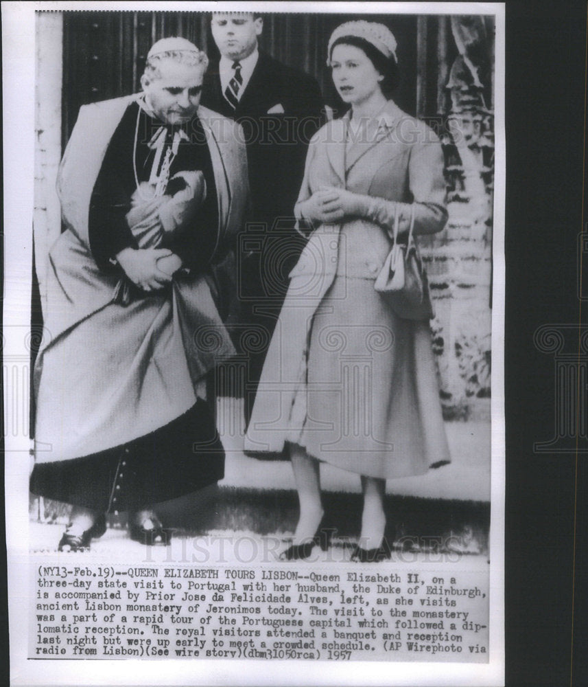 1957 Press Photo Queen Elizabeth II England Royal Family Portugal Visit - Historic Images