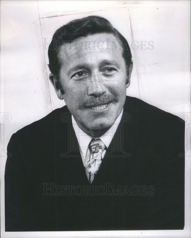 1971 Press Photo M. W. Dultz, President Travcoa Travel Agency - RSC62809- Historic Images