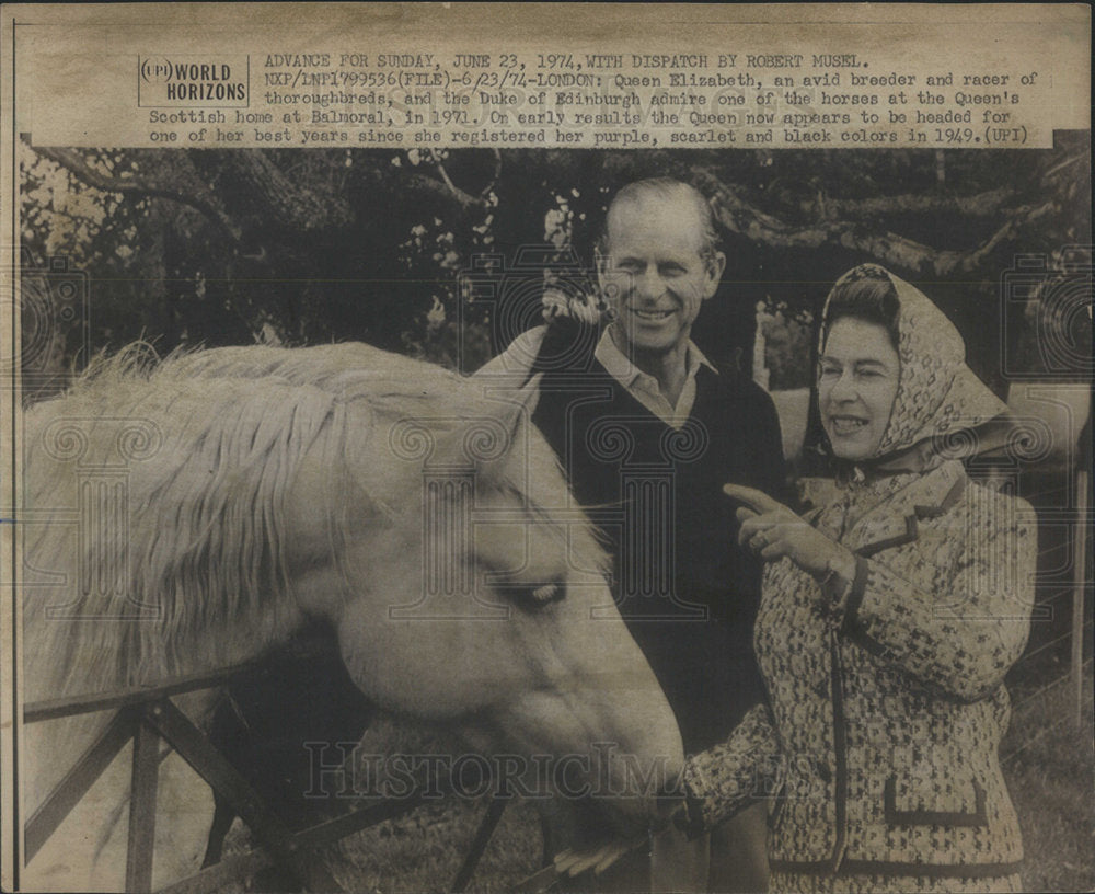 1974 Press Photo Queen Elizabeth Duke Edinburgh Scottish Home Balmoral- Historic Images