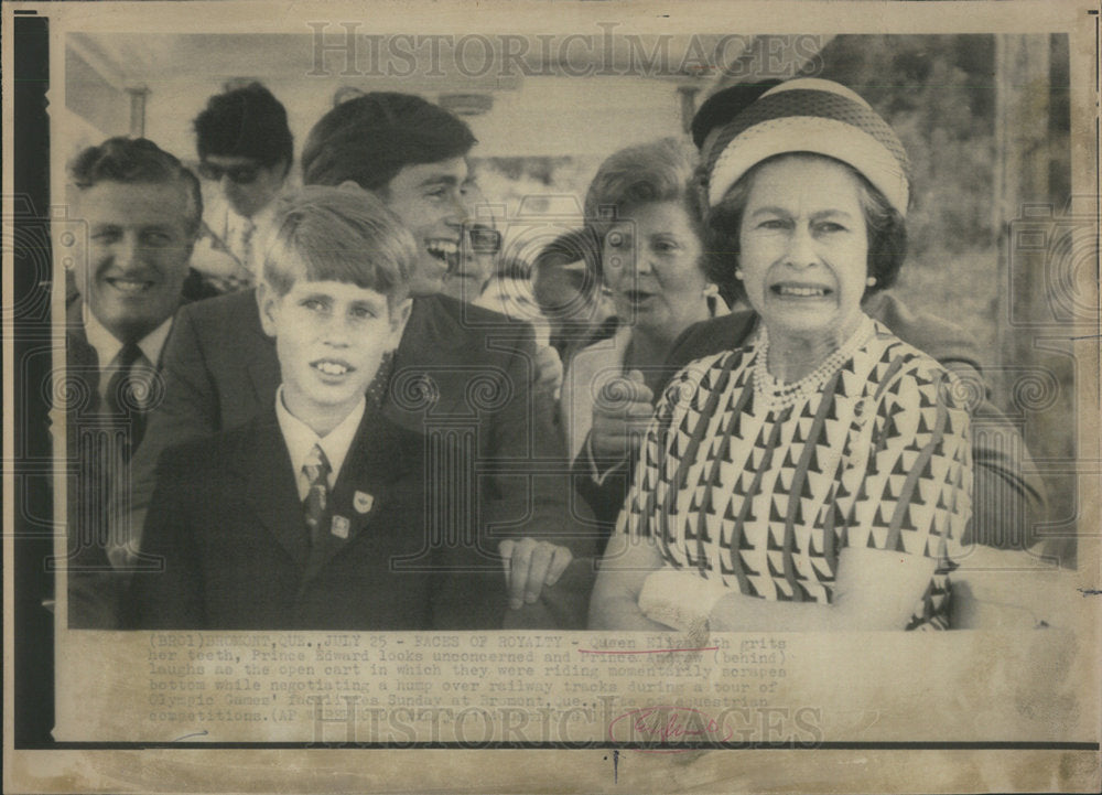 1976 Press Photo Queen Elizabeth Prince Andrew Edward Royalty Railway Track - Historic Images