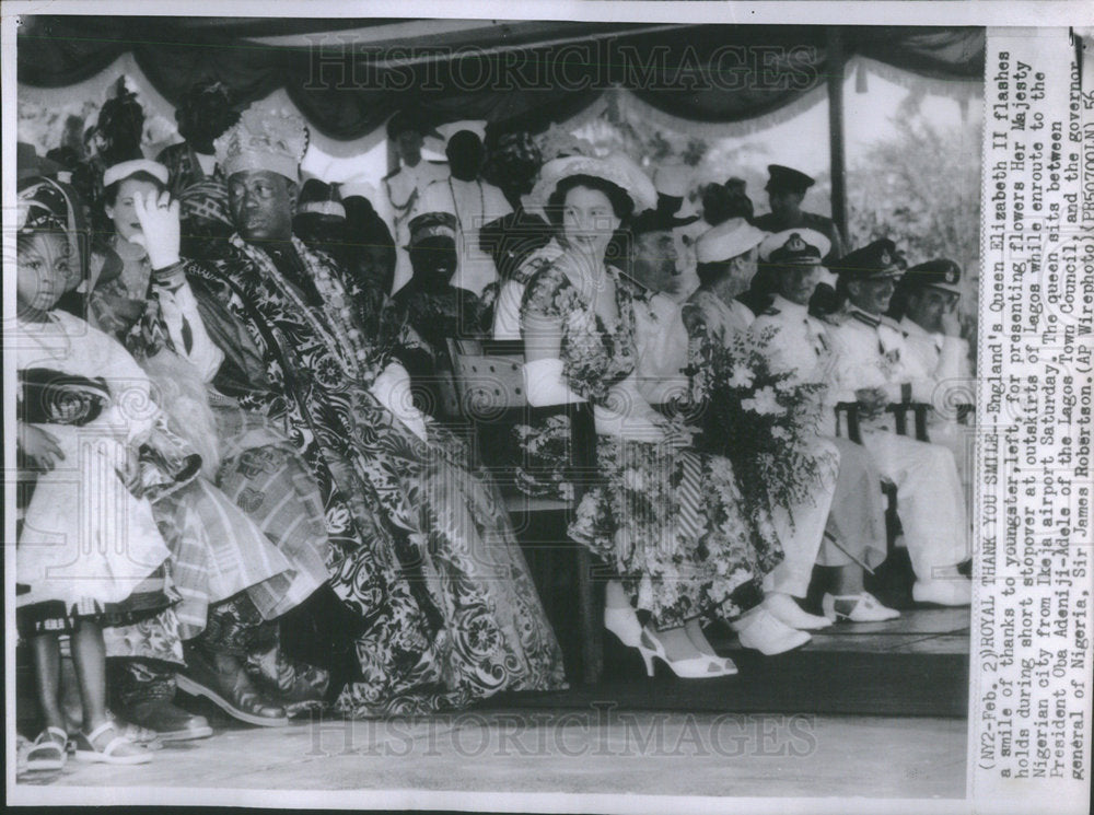 1956 Press Photo Britain Queen Elizabeth II Royal Thank You Smile- Historic Images